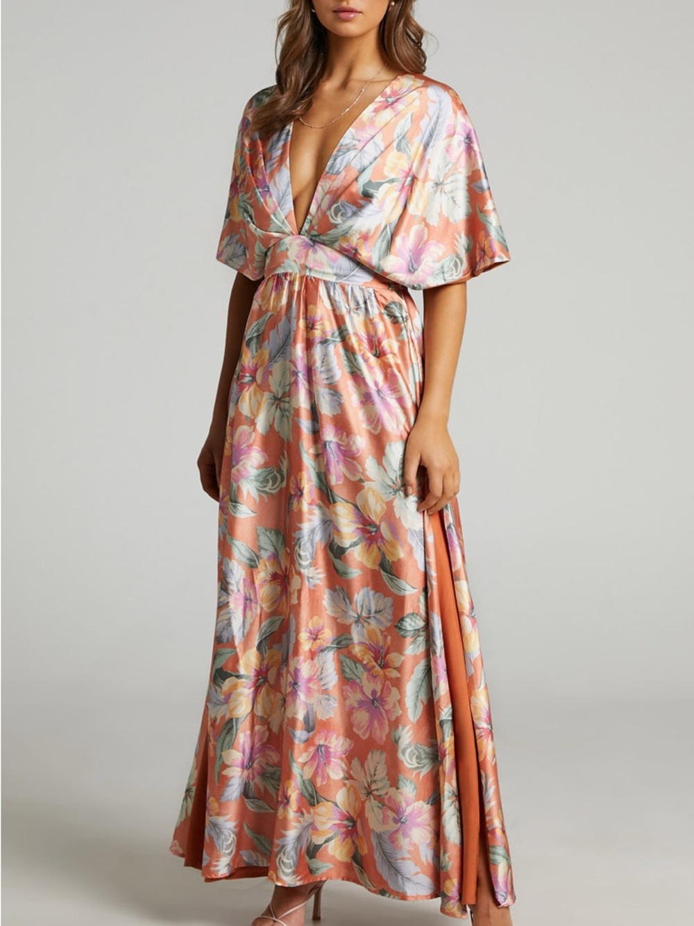 💋NWT showpo sophia plunge neck bat wing sleeve maxi dress in multi floral - Picture 4 of 14